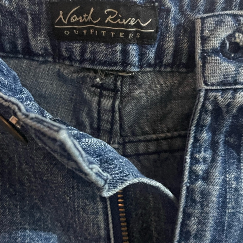 Stylish Blue Embroidered Cropped Jeans - Picture 3 of 6